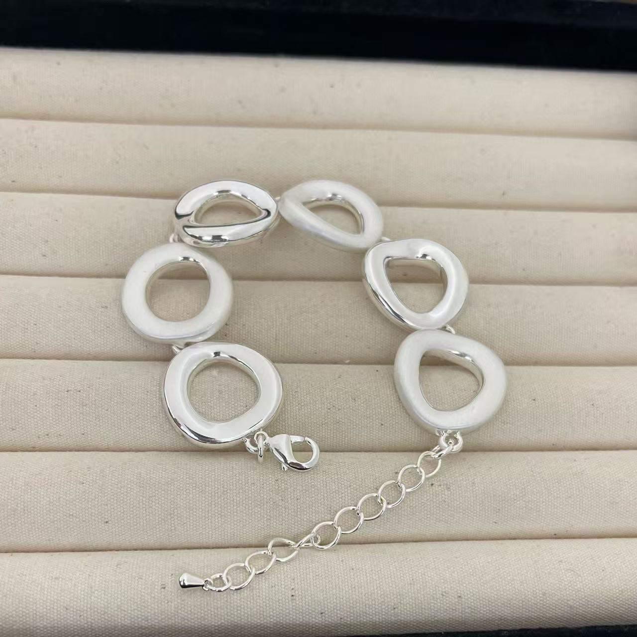 Classic Oval Link Bracelet - Image 2